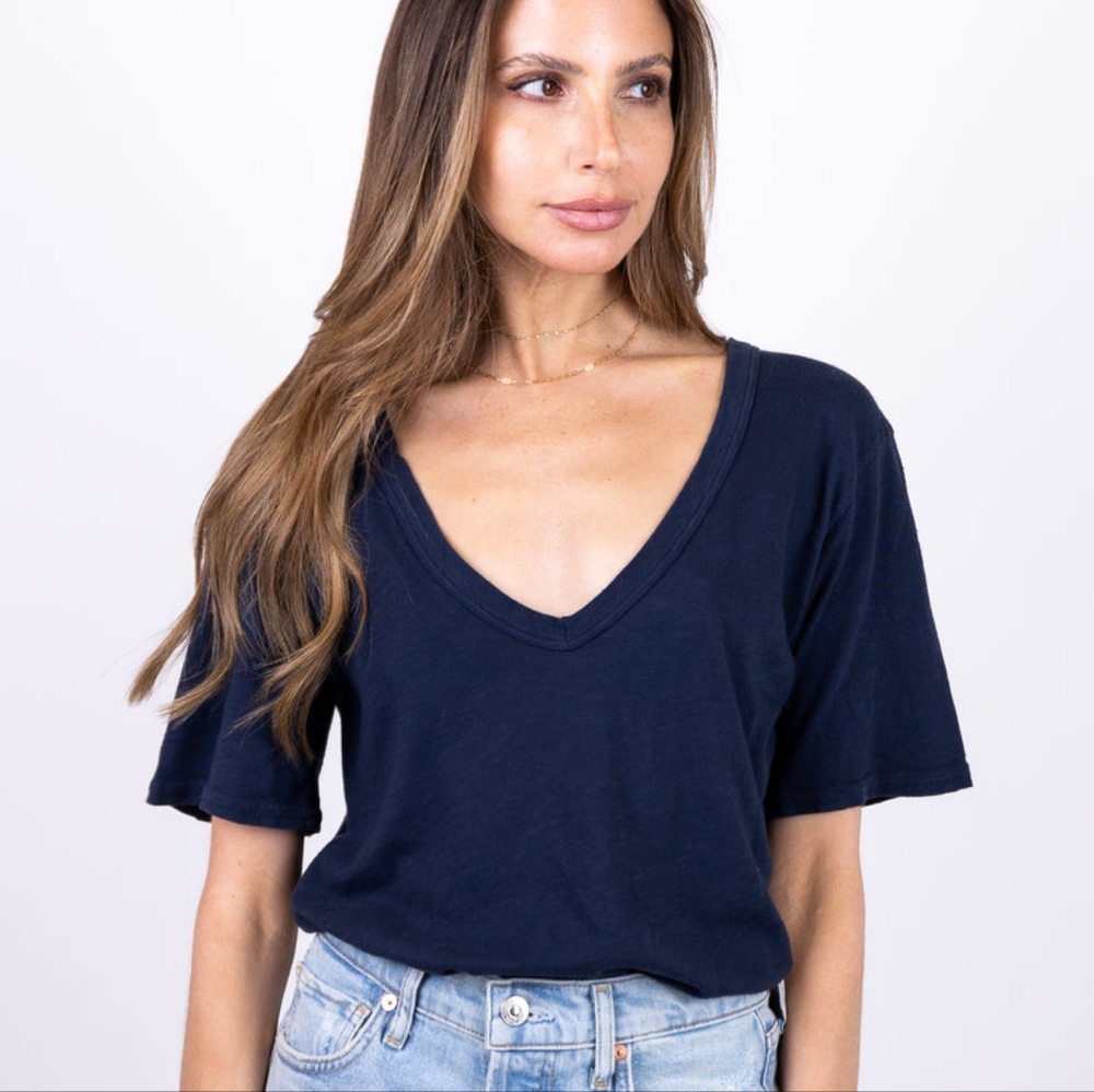 NWOT Citizens Of Humanity Cecilie V Neck Navy Oversized Lightweight Tee